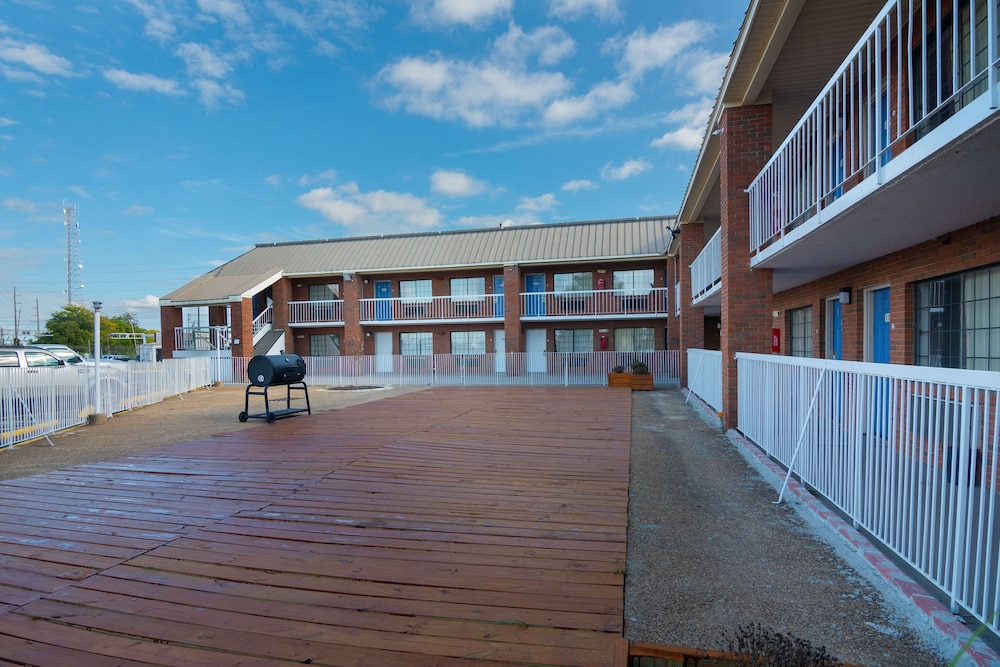Motel6 Montgomery, AL - Coliseum 22/25