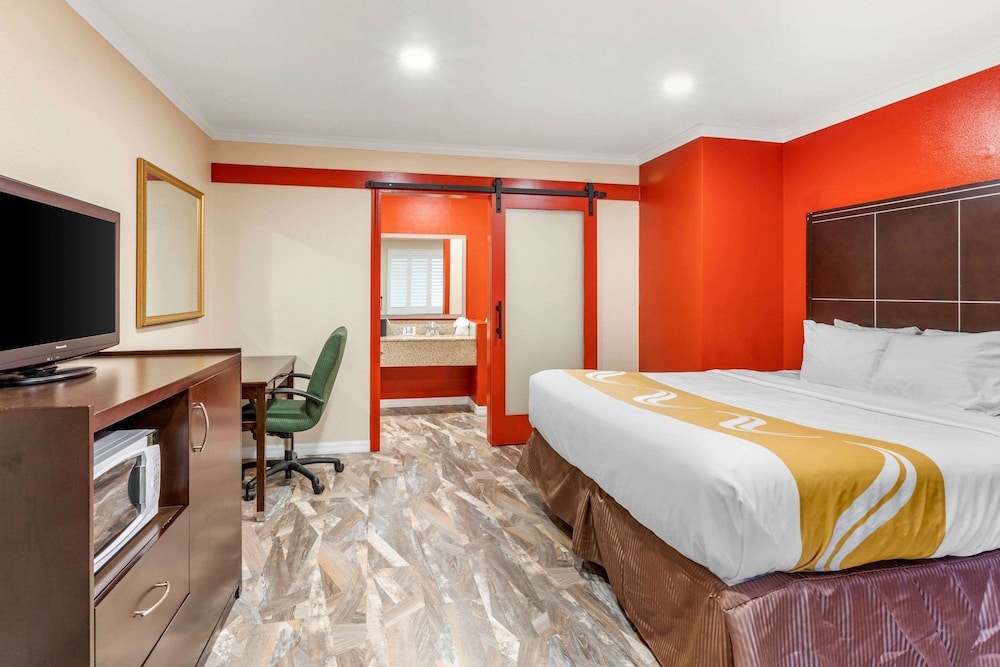 The Buena Park Hotel and Suites 15/34
