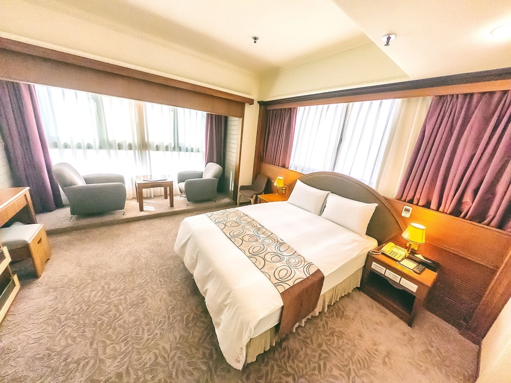 FoungJia Hotel 8/26