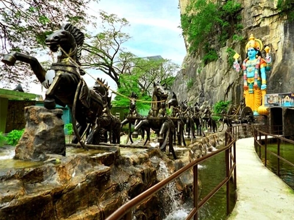 ARK HOTEL BATU CAVES 12/21