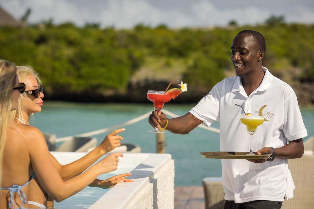 Blue Moon Resort 20/50