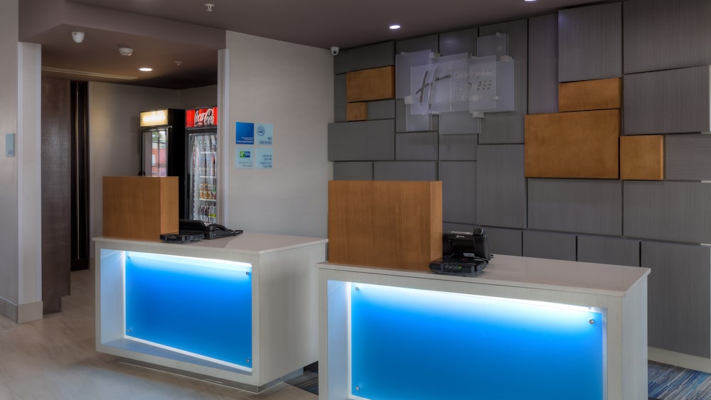 Holiday Inn Express Suites Tulsa Midtown 5/68