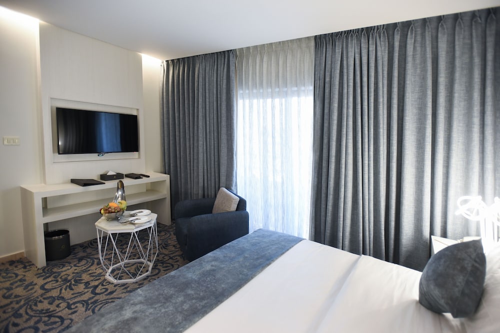 OPAL HOTEL 17/50
