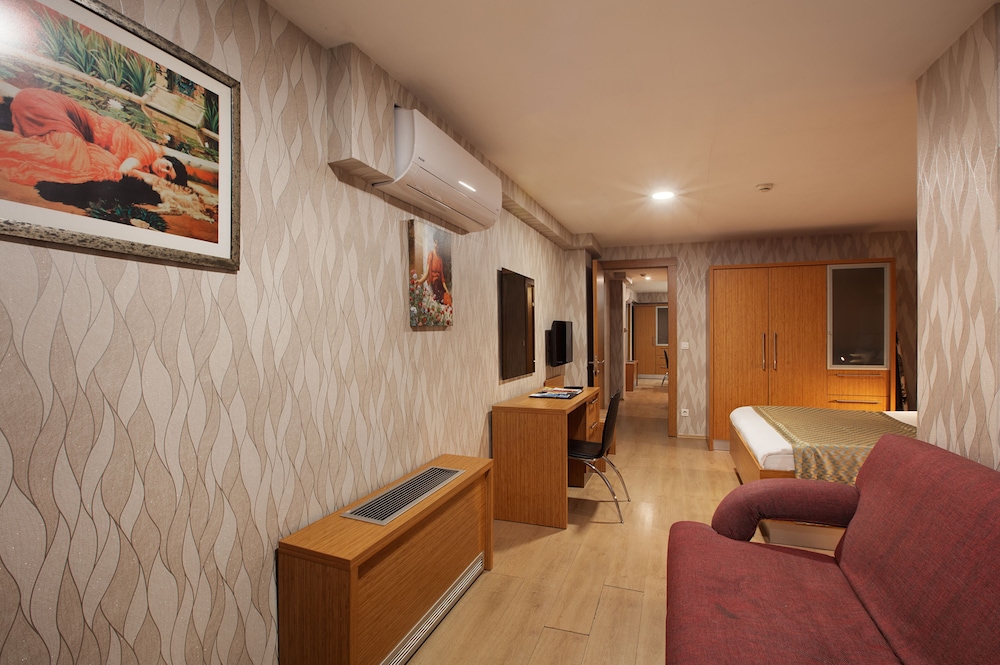 Gallery Residence And Boutique Hotel 50/72