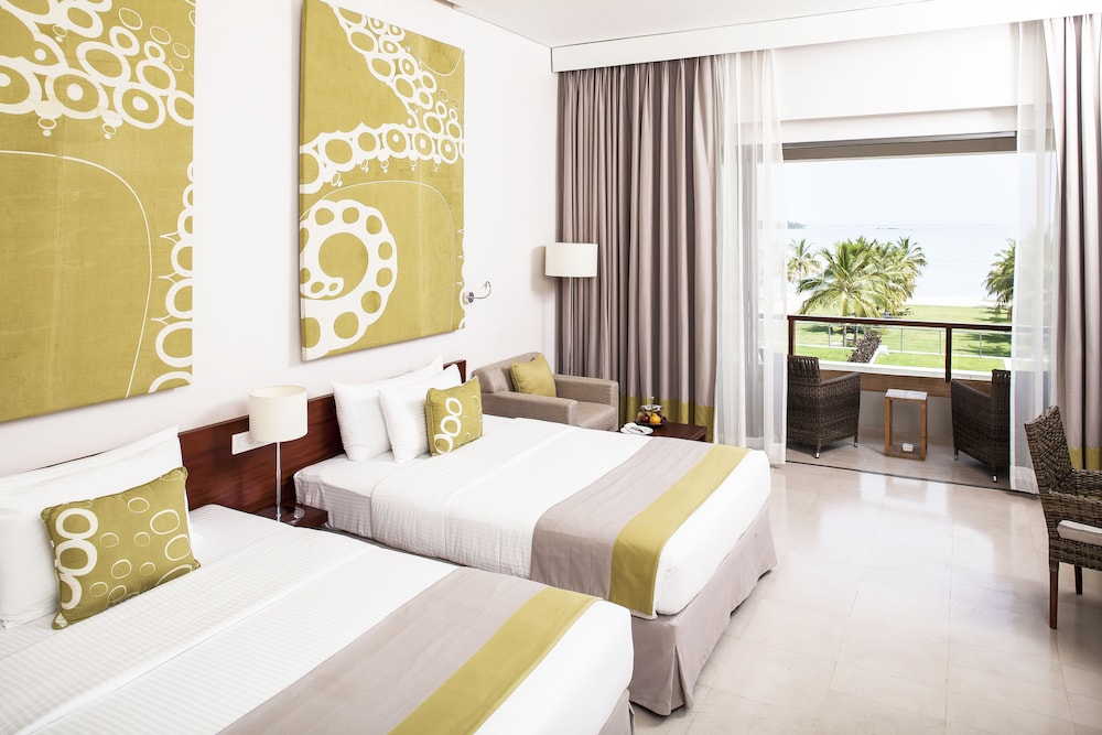 غرفة ديلوكس بسرير كينج وسرير فردي، Amaya Beach Passikudah 3/5