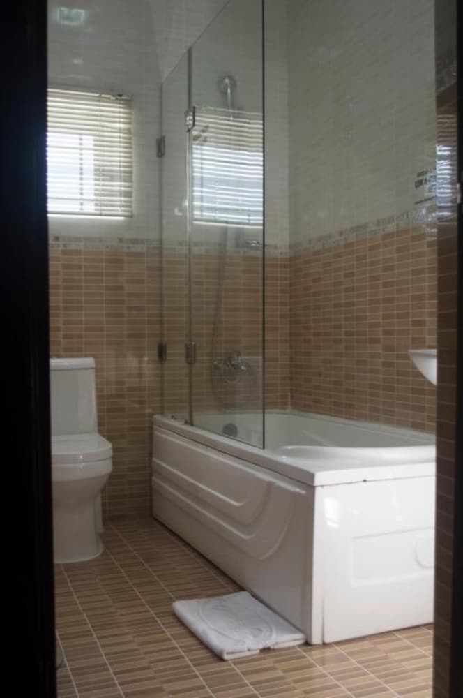 GrandBee Suites 37/39