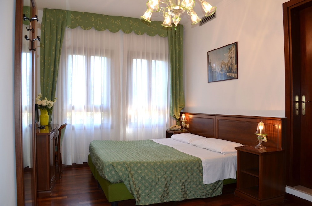 STANDARD, DOUBLE OR TWIN BED