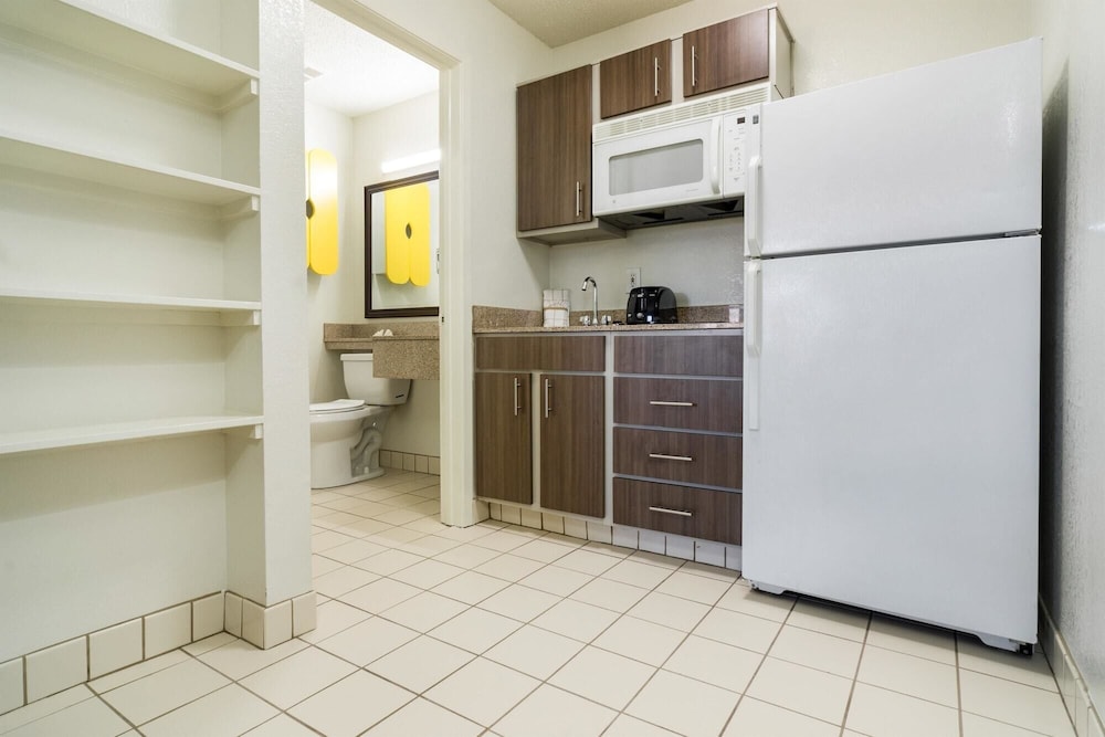 Studio6 Plano, TX - Dallas - Plano Medical Center 11/60