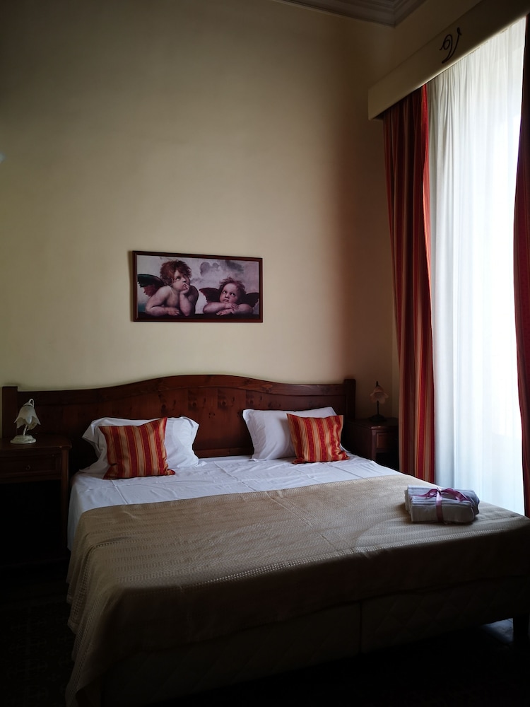 Hotel Valentino 22/46