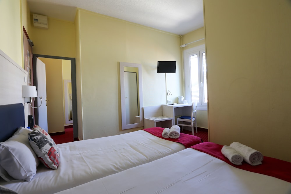 Brit Hotel Bleu Nuit 25/50
