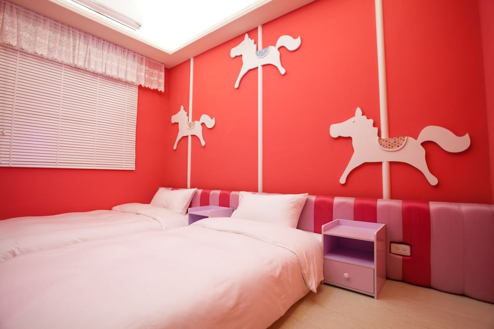 Happiness Station B&B 12/50