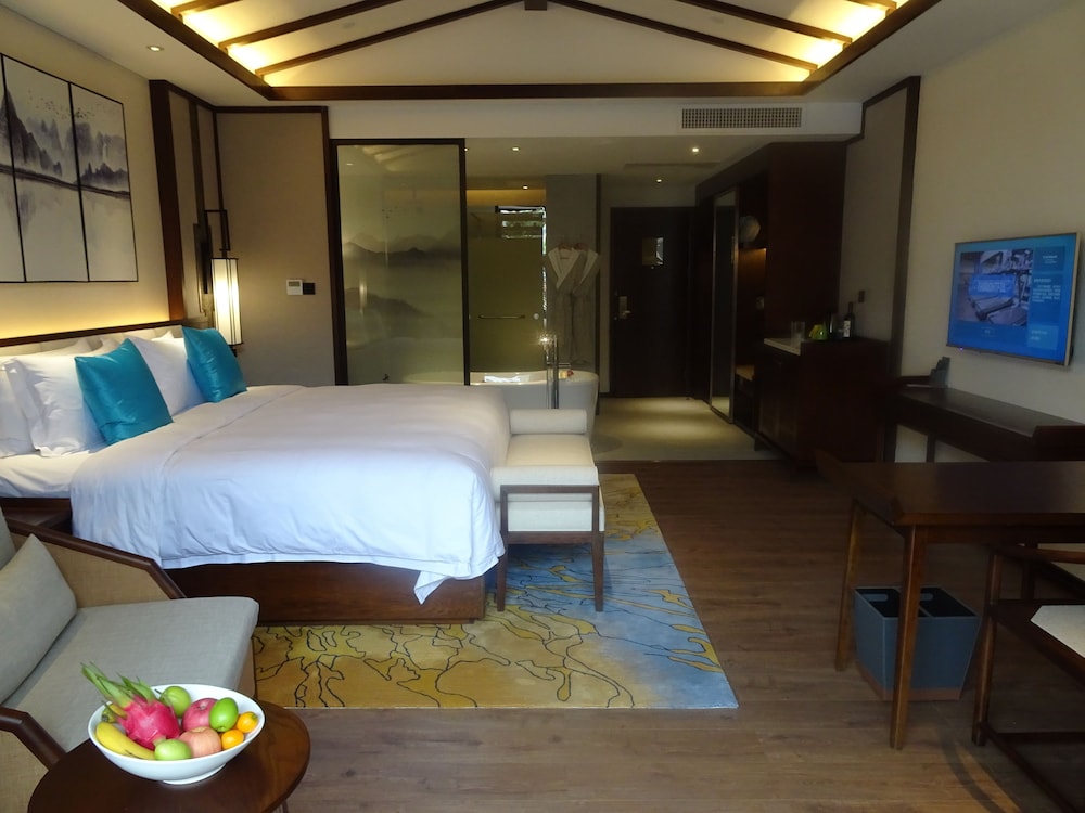 Wyndham Guilin Pingle 7/37
