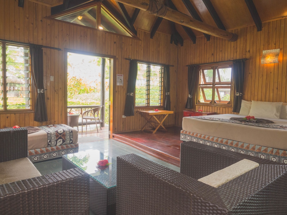 Uprising Beach Resort 34/72