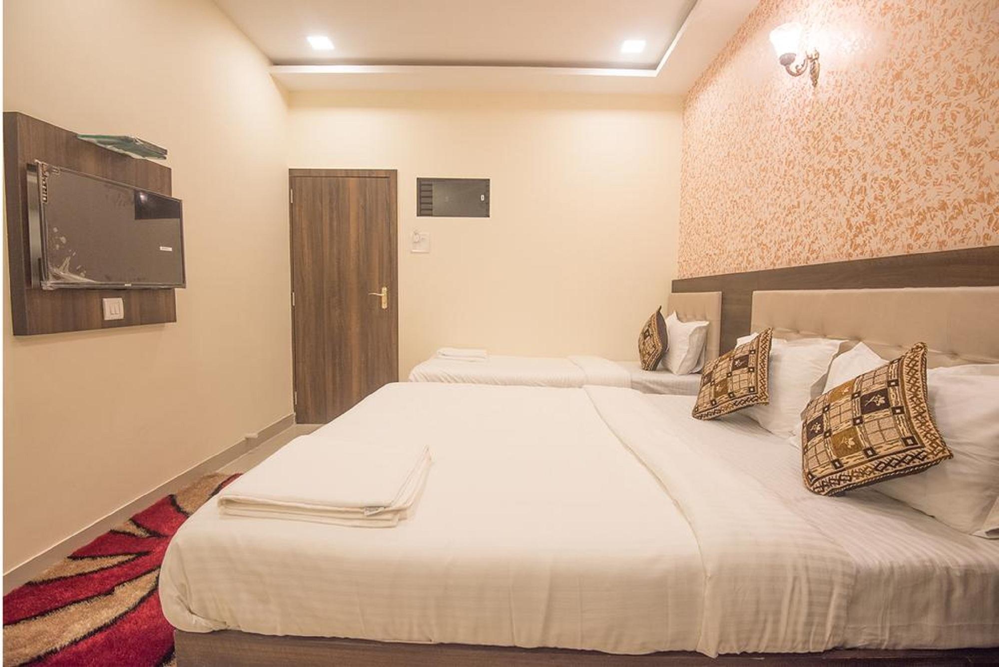 Oyo 10954 Hotel Golden Galaxy 11/50