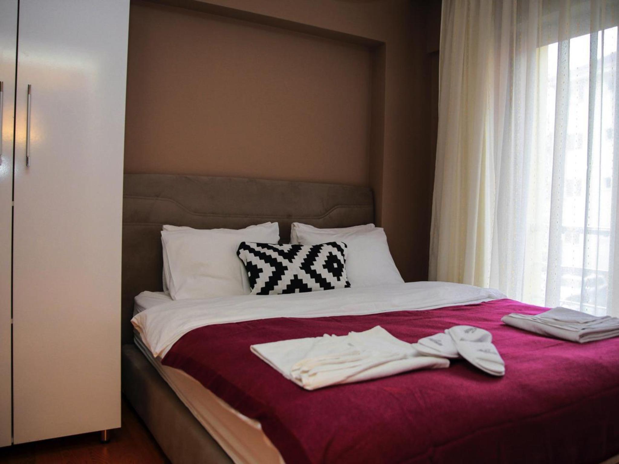AKIN SUITES 5/24