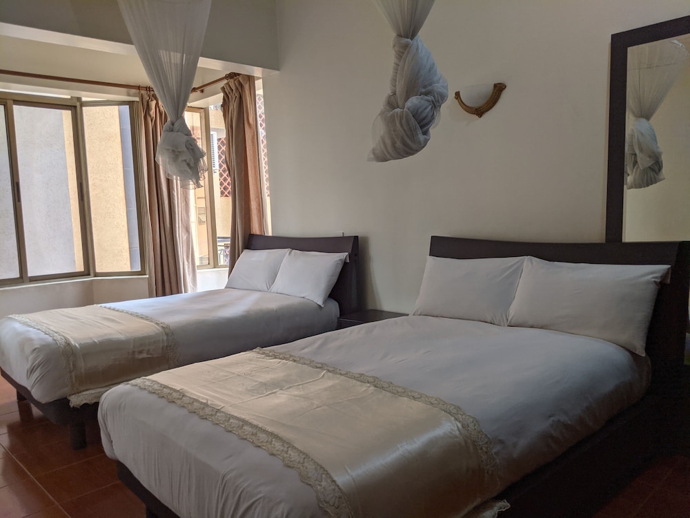 Prestige Hotel Suites 5/50
