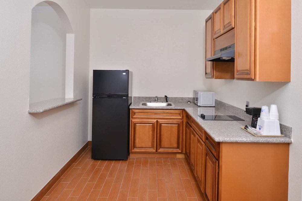 Americas Best Value Inn & Suites Houston NW 25/36