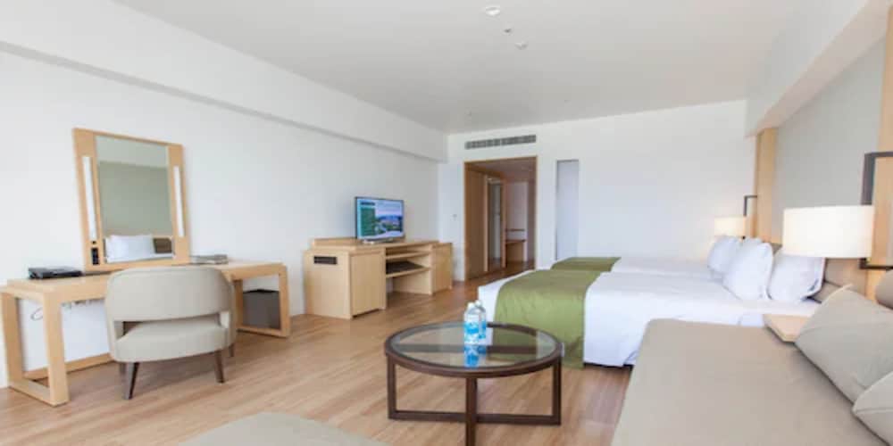 OCEAN, PREMIER, TWIN BEDS, HIGH FLOOR