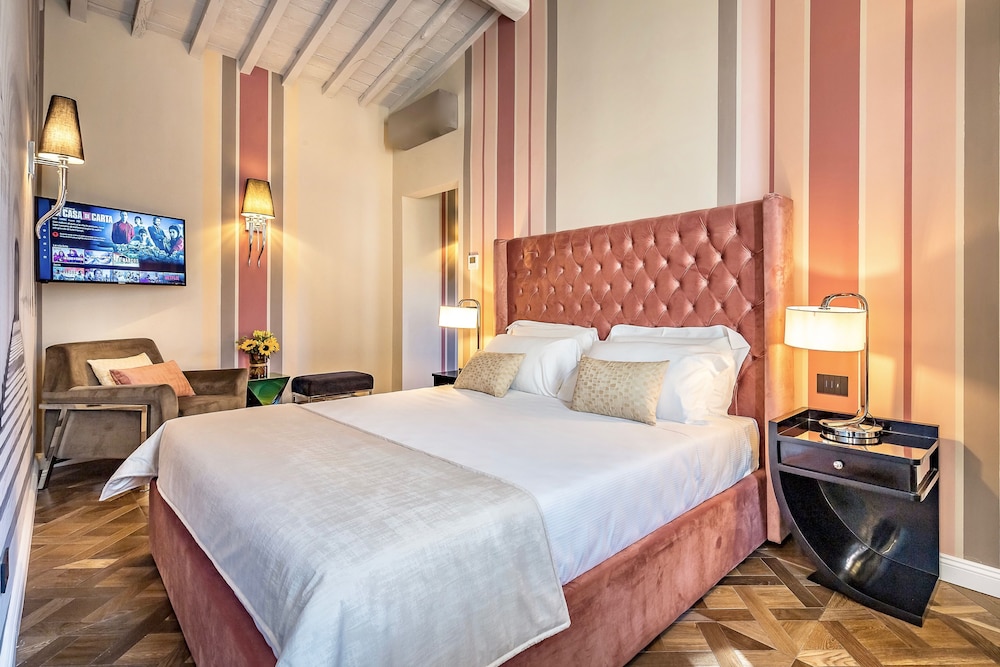 SUPERIOR, KING BED, DOME VIEW
