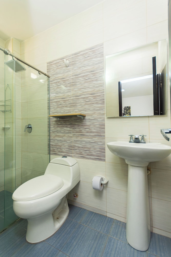 Hotel Med 94 Barranquilla 42/43