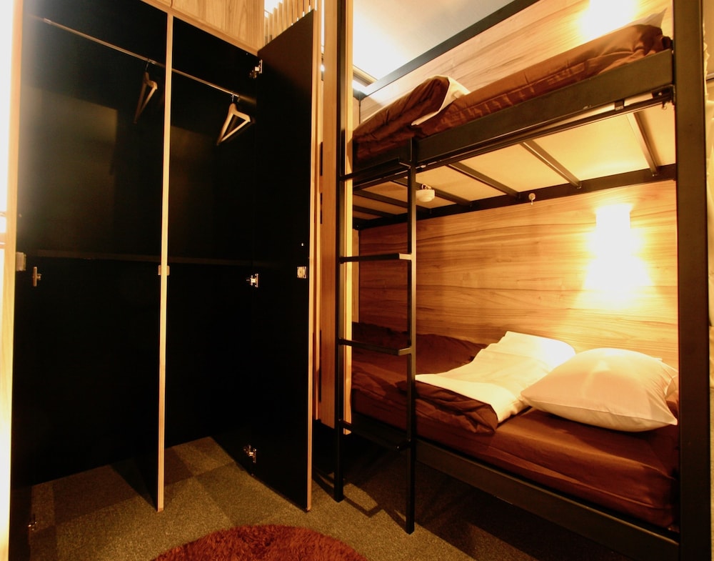 Namba Guesthouse HIVE - Hostel 12/65