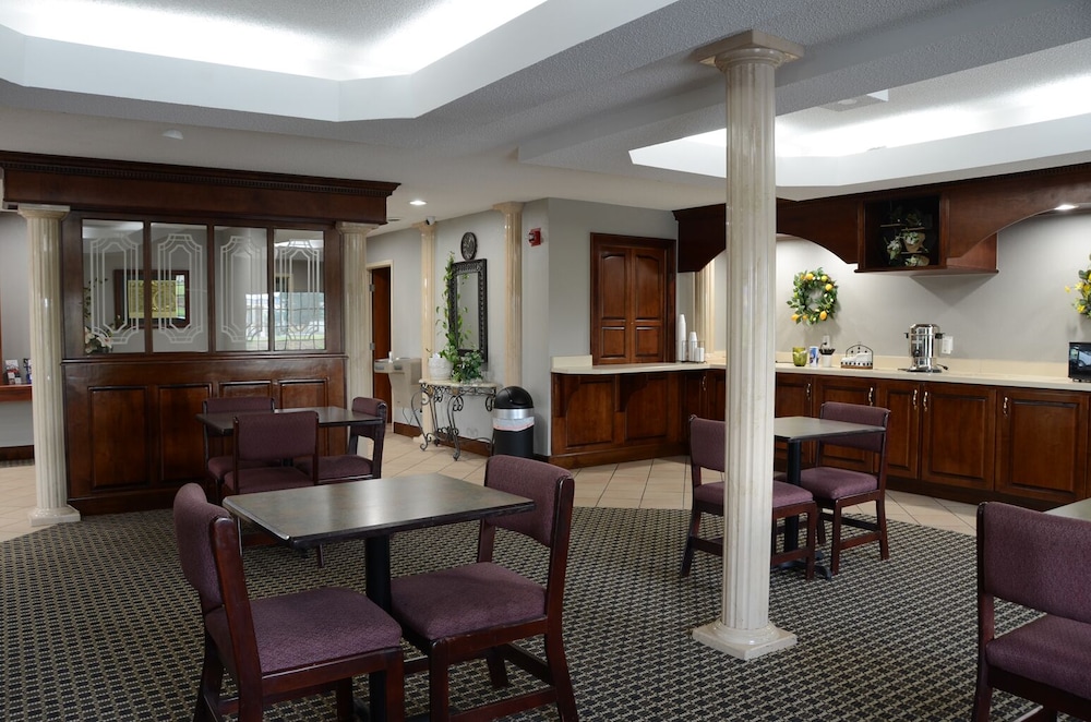 GATEWAY INN AND SUITES 34/39