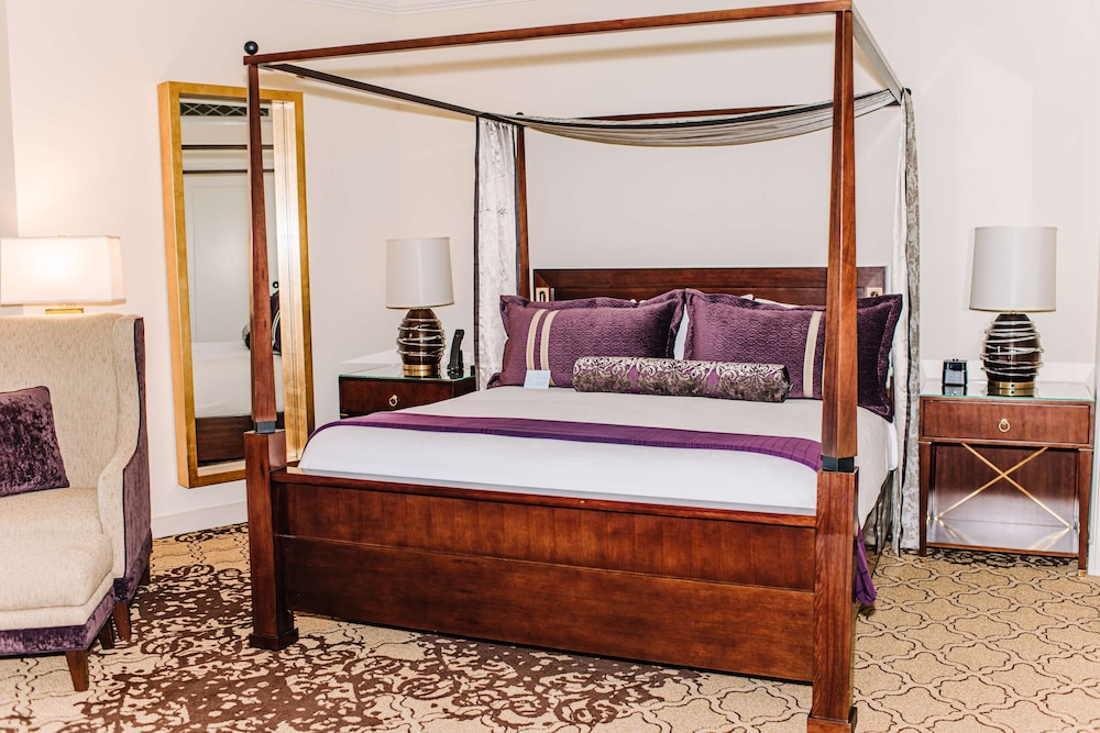 1 Bedroom, Grand Cr, Suite, King Bed, Sofa