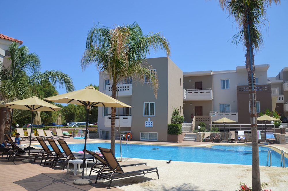 Golden Bay Suites 58/67