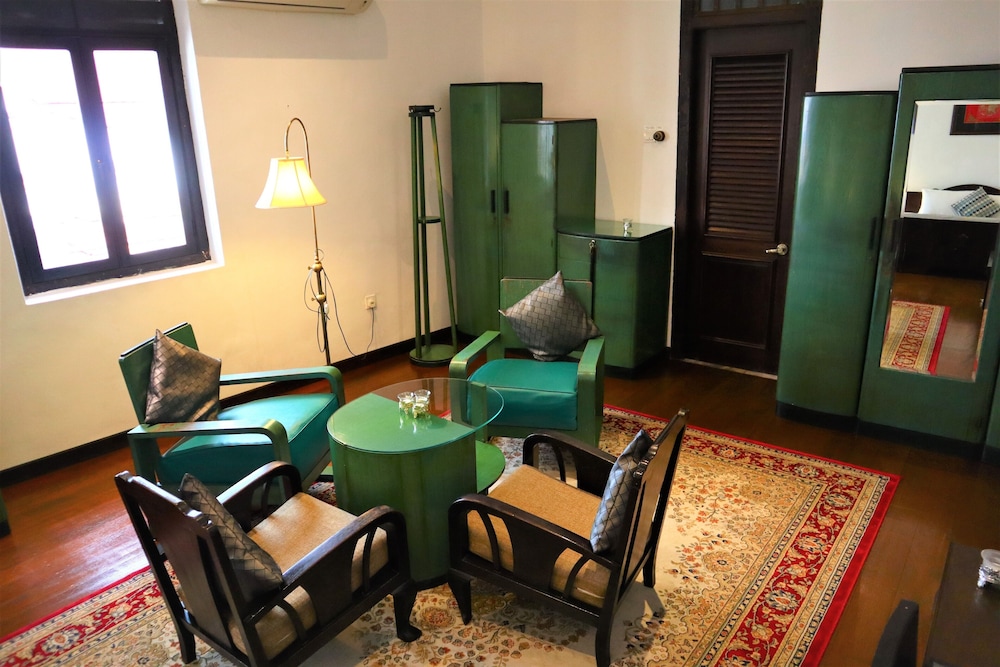 MUSEUM HOTEL 59/79