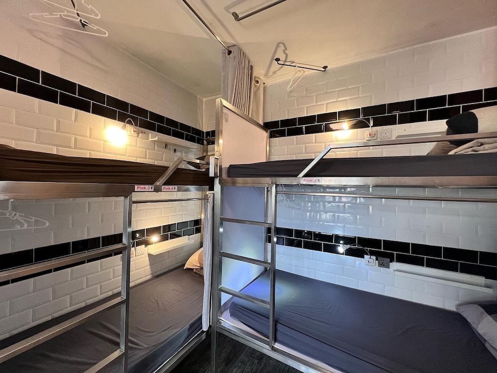 MIXED DORM, 8 PEOPLE, SHARED BATHROOM