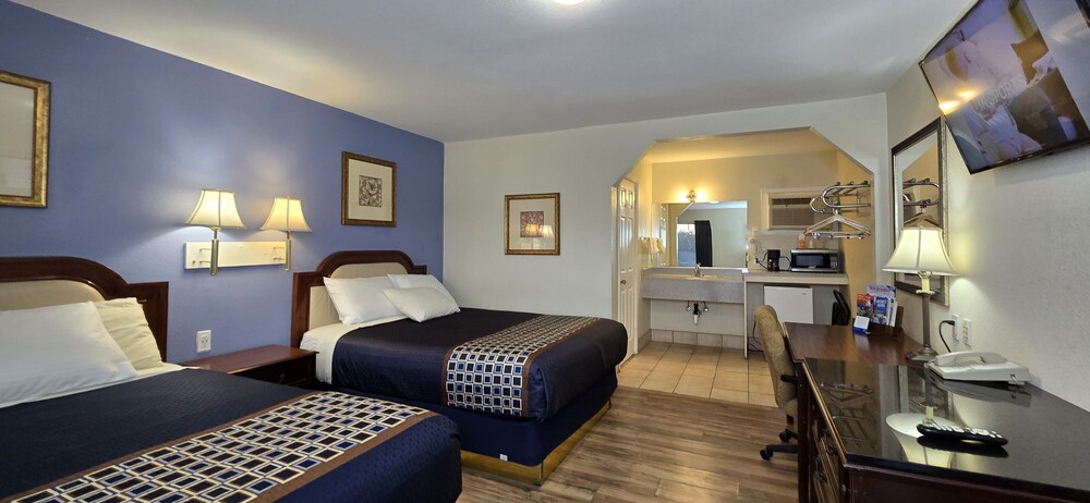 غرفة قياسية بسريرين مزدوجين، Rodeway Inn & Suites Blythe I-10, CA 8/10