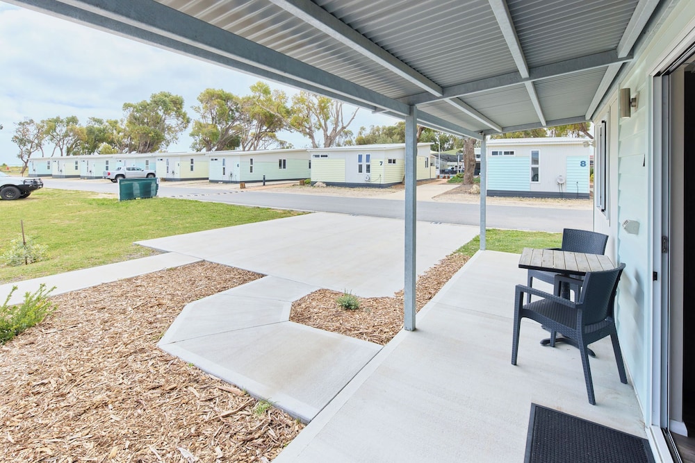 RAC Cervantes Holiday Park 57/60