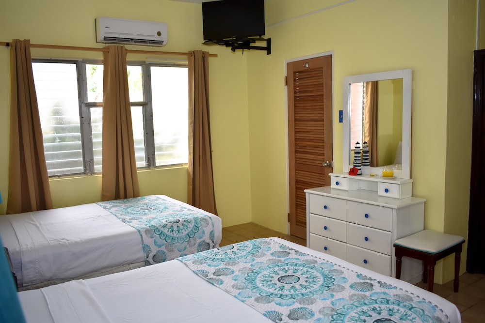 Catamaran Hotel Marina 28/61