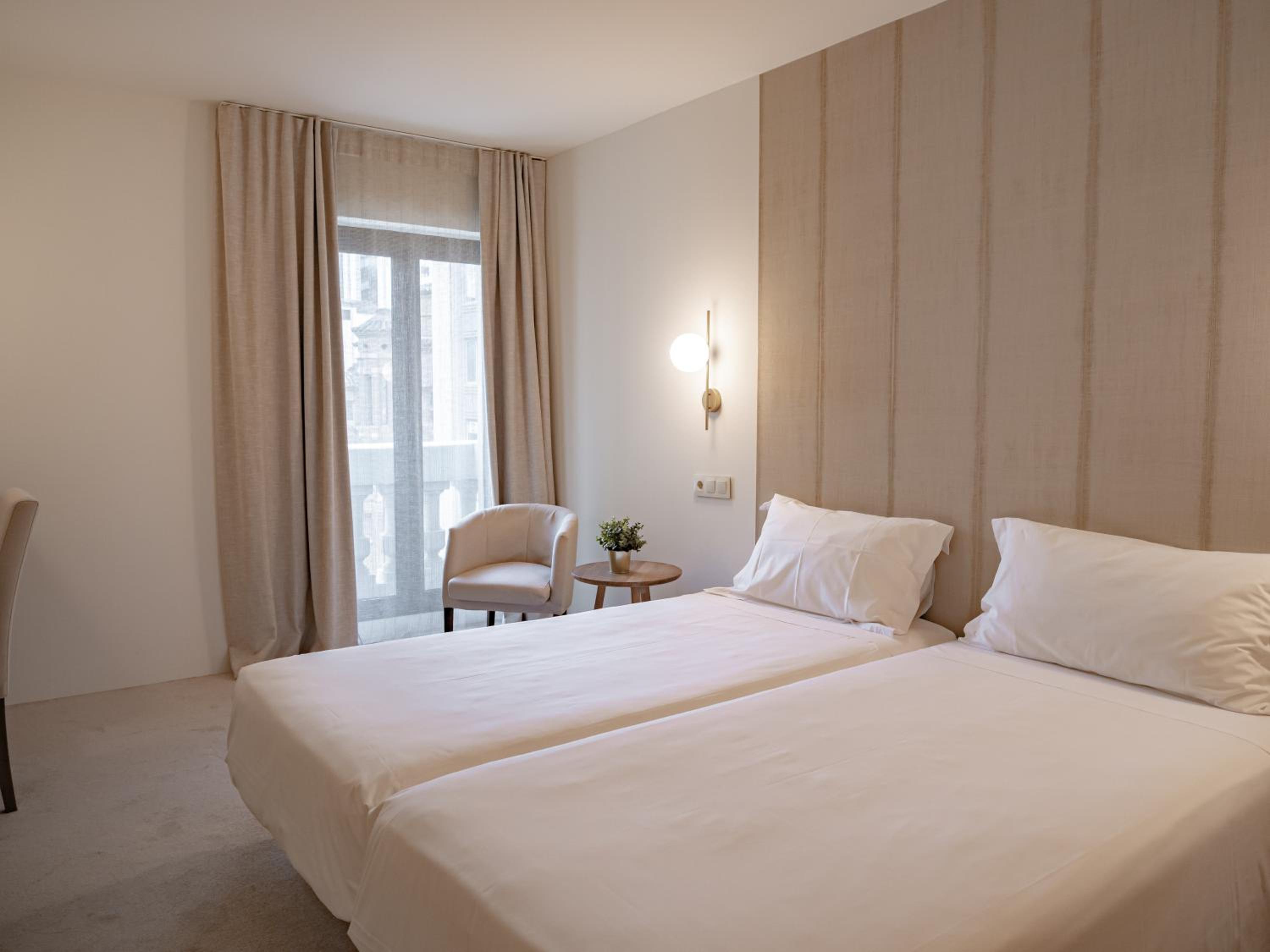 ICONIC, TWIN BEDS