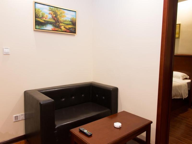 GreenTree Inn Xinxiang Laodong Street Zangying Bridge Business Hotel 42/52