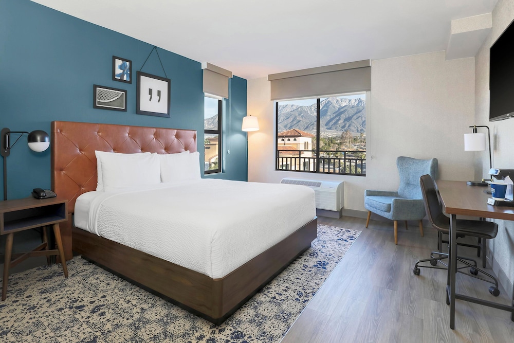 غرفة تقليدية بسرير كينج، Four Points by Sheraton Ontario-Rancho Cucamonga 2/9