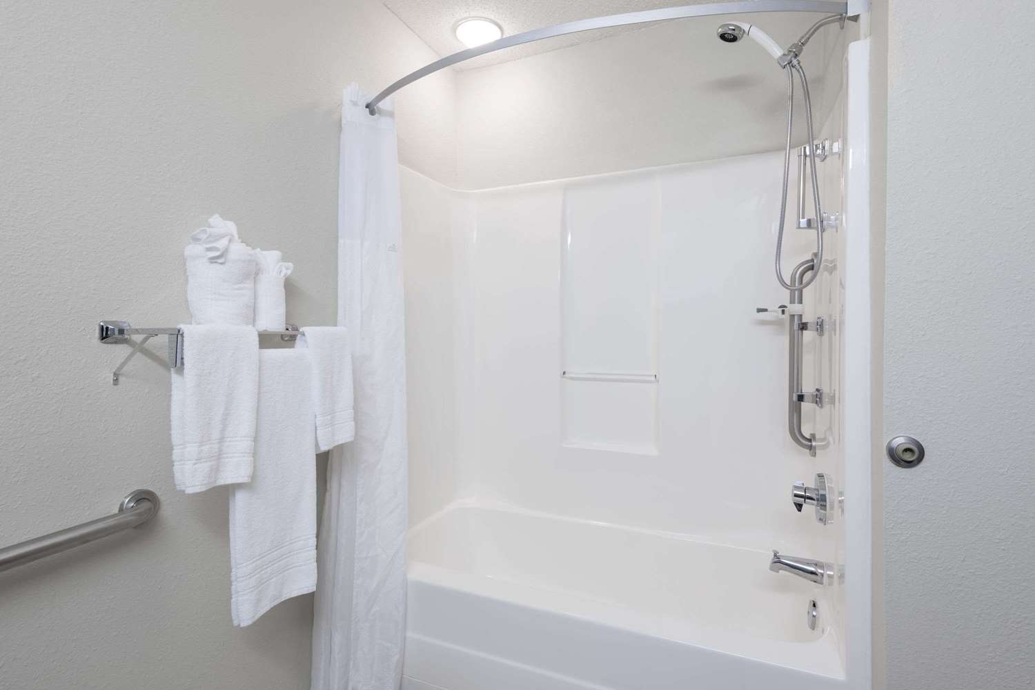 Microtel Inn & Suites by Wyndham Greenville / Woodruff Rd 28/28