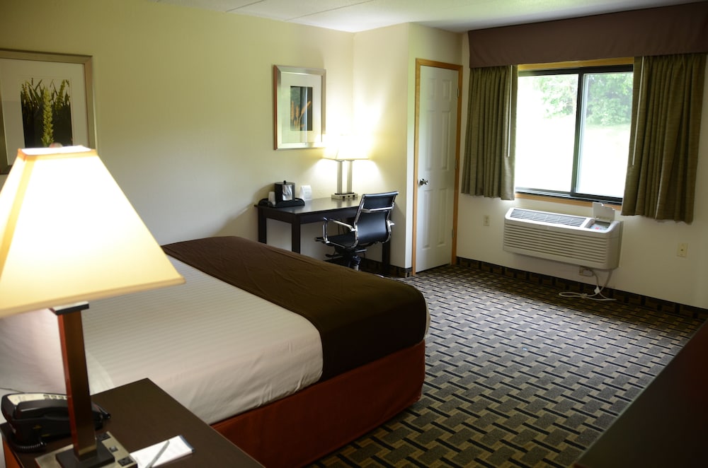 AmericInn By Wyndham West Burlington 14/45