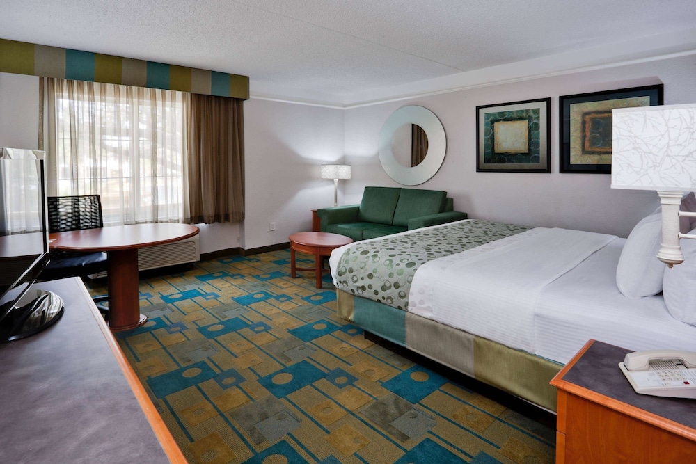 La Quinta Inn & Suites by Wyndham USF (Near Busch Gardens) 11/54
