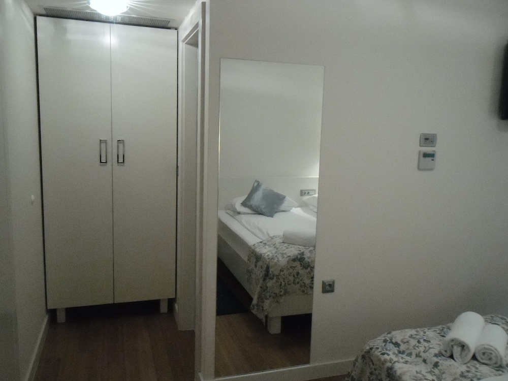 Hotel Pleter 77/77