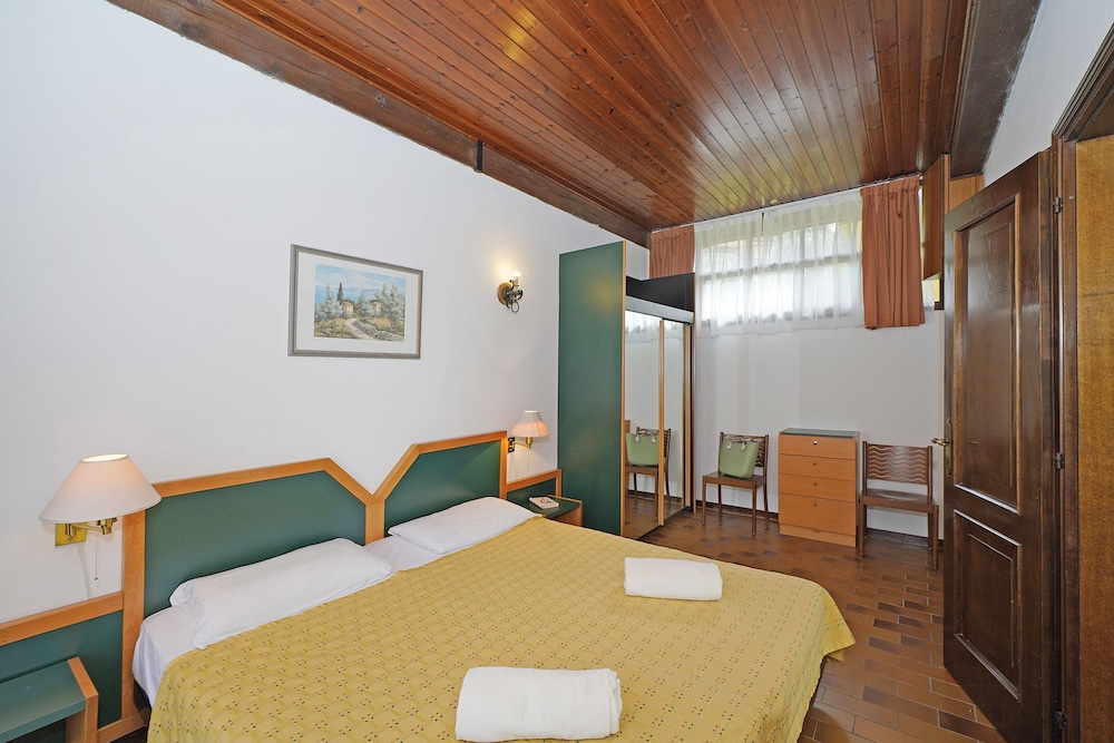 1 BEDROOM, APARTMENT