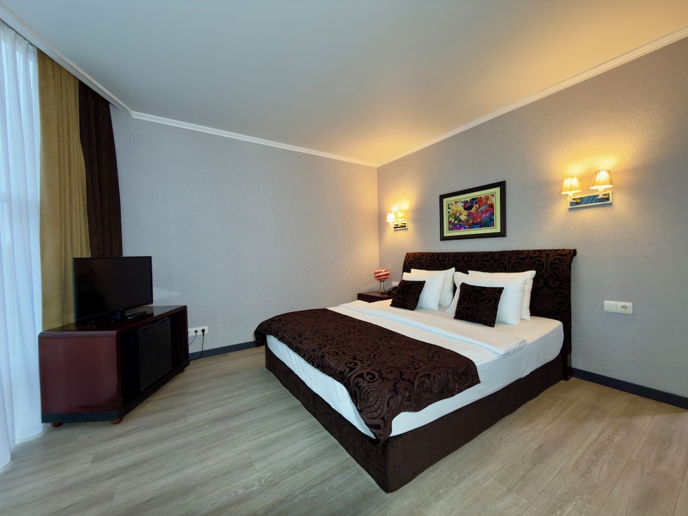 DELUXE, SUITE
