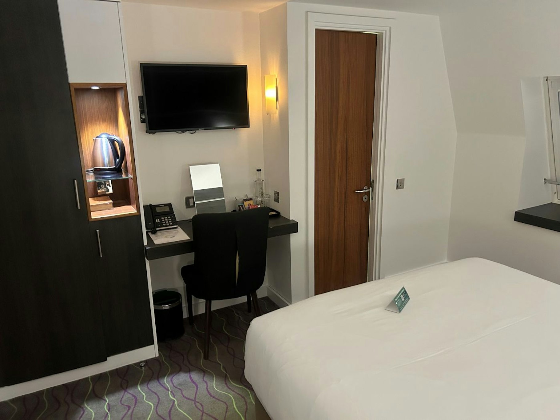 The Wesley Hotel London 10/75