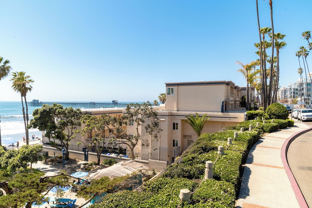 Southern California Beach Club 11/73