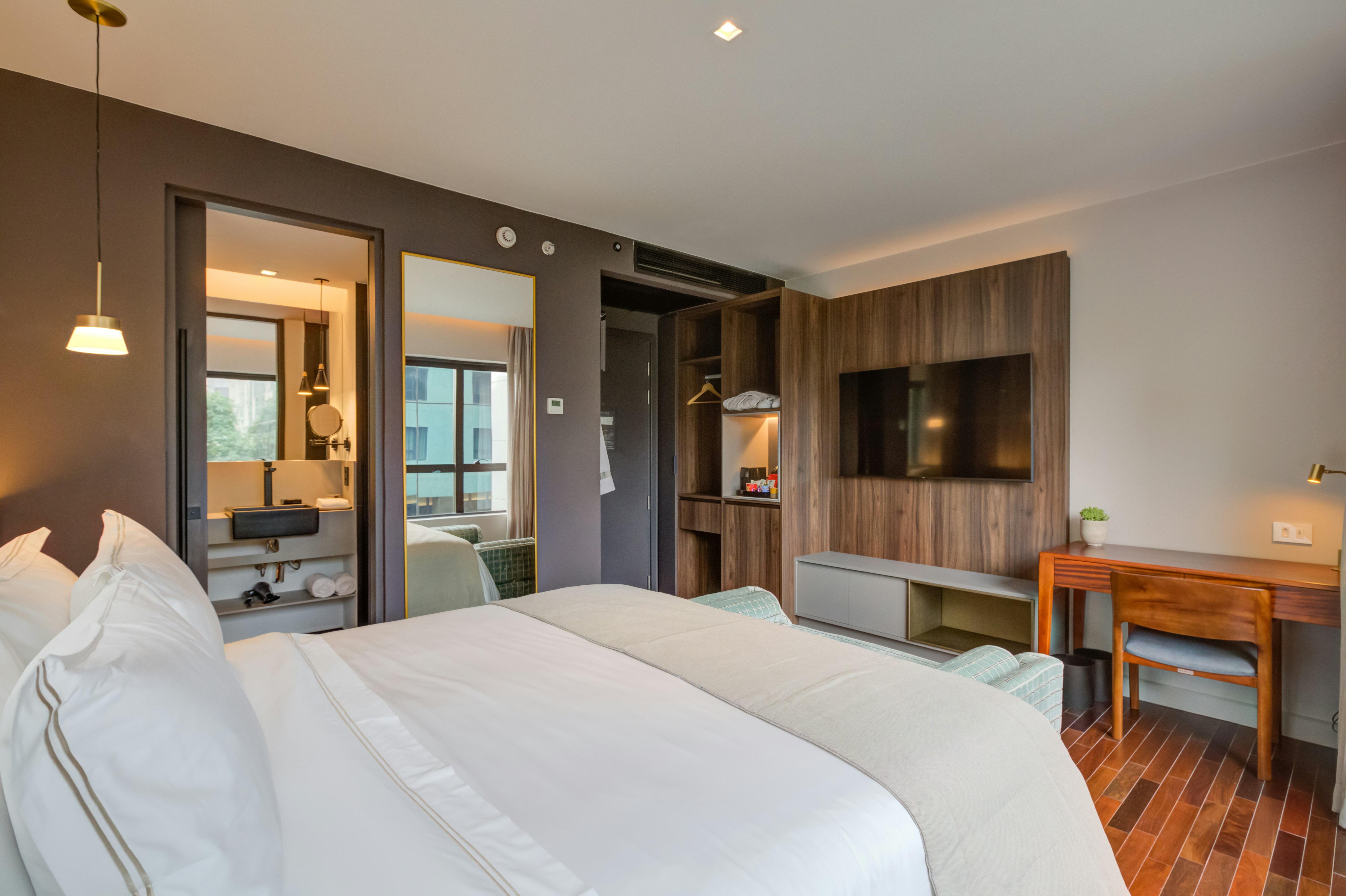 Qoya Sao Paulo Paulista, Curio Collection by Hilton 5/50
