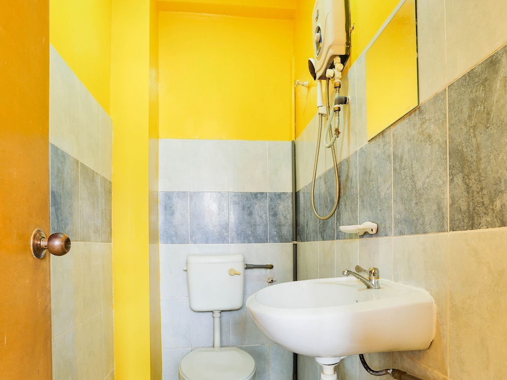 OYO 89406 Lucky Budget Hotel 20/21