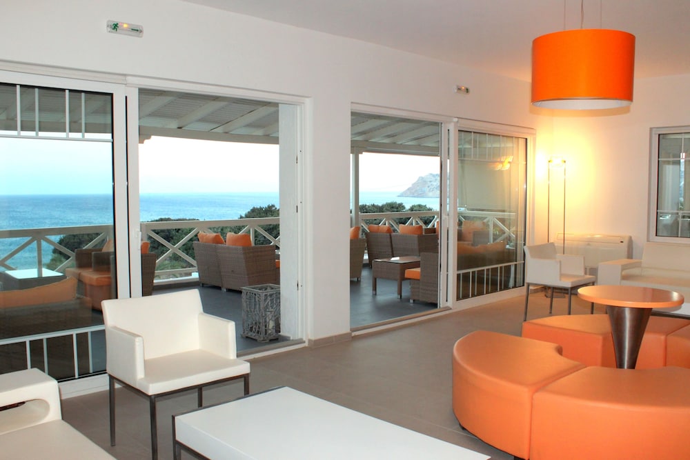 GOLDEN MILOS BEACH 34/51