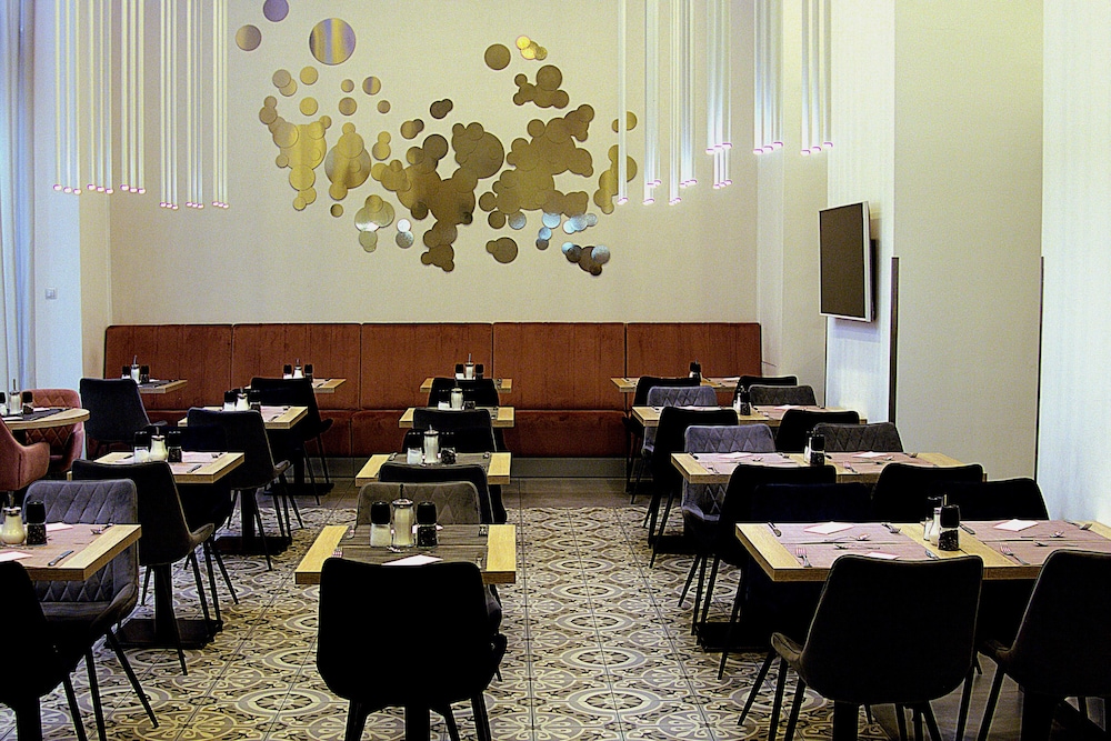 12 Revay Hotel 49/62