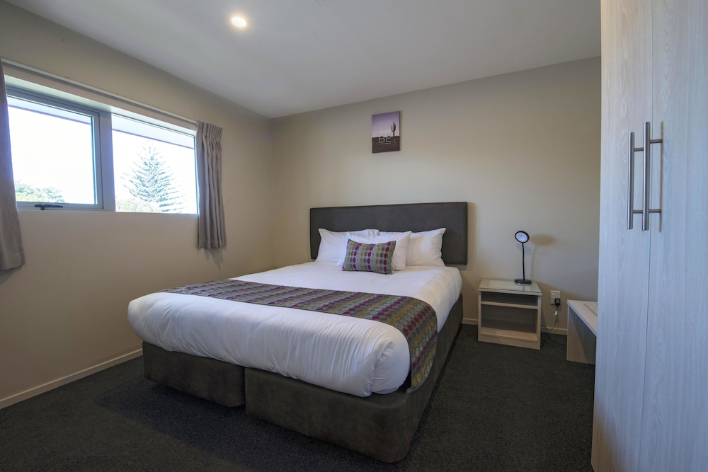 Ellerslie Palms Motel 17/68