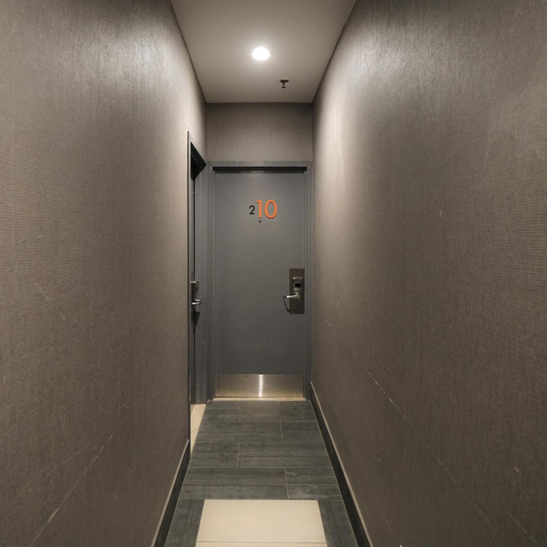 Midtown West Hotel 81/91